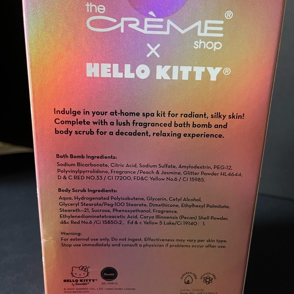 Crème shop x Hello Kitty spa set duo. Body scrub and bath bomb in peach petals. - Picture 5 of 5